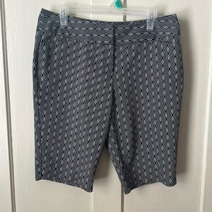 Worthington Black and White Shorts size 10